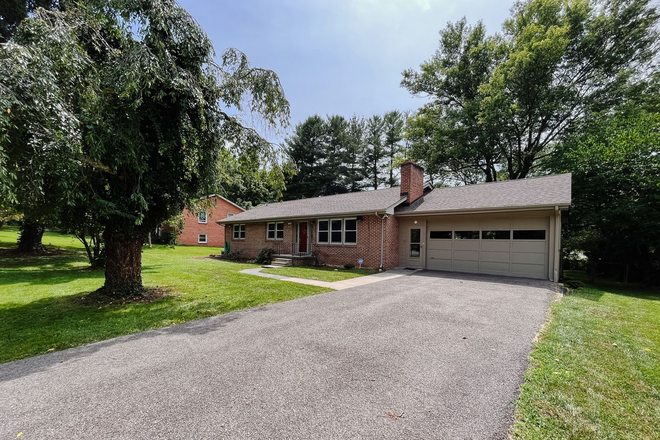 - Charming Blacksburg 3 Bedroom, 2 Bath House w/Updated Bath and Kitchen