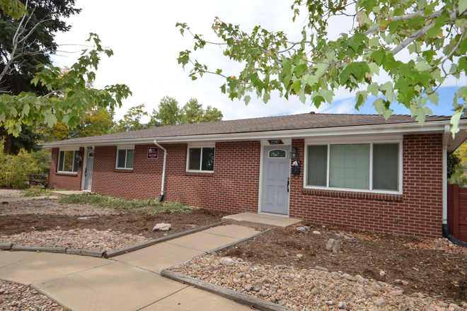 Exterior - 2297 Grove Circle West (2 Bed/ 1 Bath)