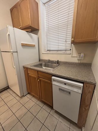 Kitchen - Charlesgate East Kenmore Sq 2 Bed Split Apartments