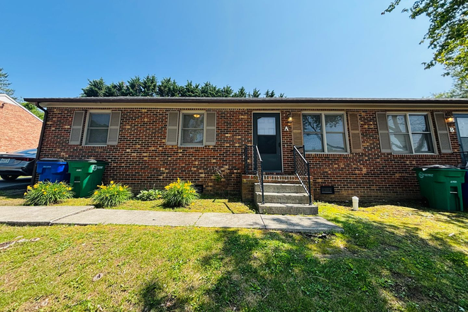 - 3 Bedroom, 1 Bath Duplex