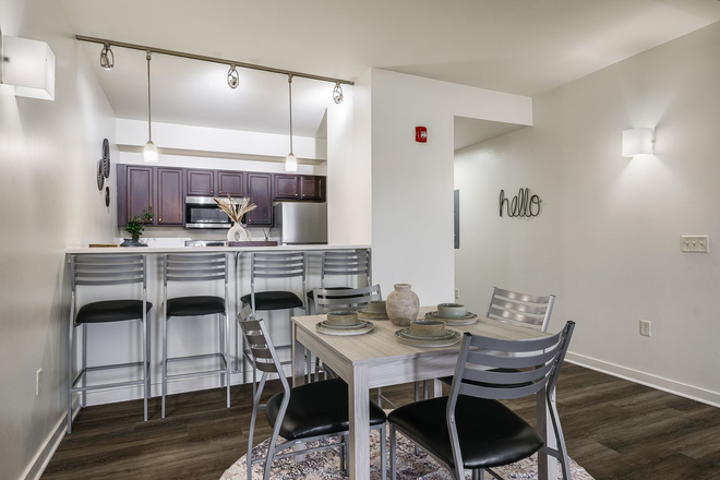 apartment kitchen - 865 East