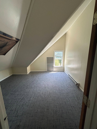 Available bedroom on the third floor - Student Housing Close to St. Thomas | Looking for a third and/or fourth Roommate! Duplex