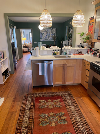 Kitchen - Town house minutes to campus