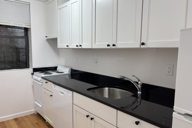 Call/text 602-317-9877 for a showing. - 1-1-26 / Brand New Renovated 2BR with Living Room / Look at Pics!