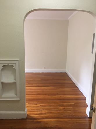 Hub Realty - Next to campus, nice one bedroom with big livingroom