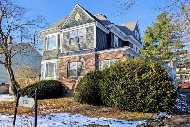 Outside - 630 Main st Unit C Triplex