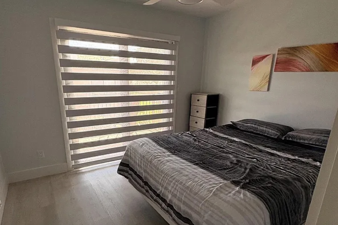 Bedroom for Rent - Furnished Bedroom + Office in renovated Davie/Plantation Townhouse. Utilities & Biweekly Clean incl