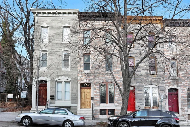 Outside Street View (1) - 3 br/2.5 ba townhouse in the heart of Mt. Vernon