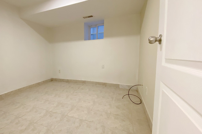 bedroom - 2 rooms available in the basement for Rent with Separate Entrance! Steps from U of T! Triplex