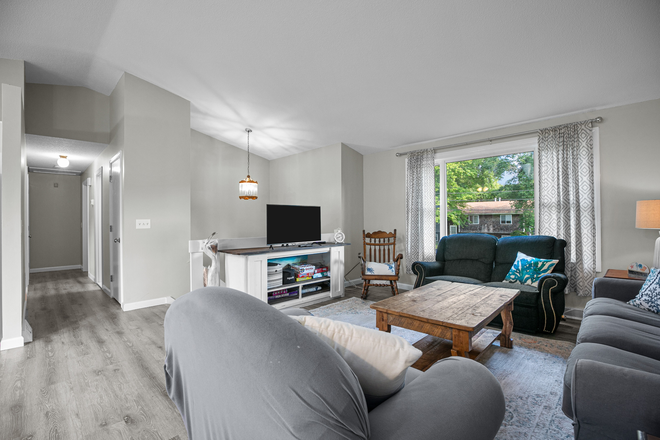 We've updated the TV (old TV shown here) - Beautifully Well Maintained House with Special Pricing In Bonnet Shore