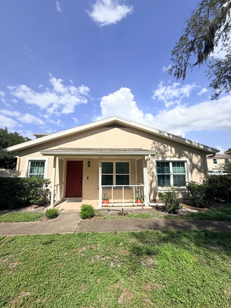 Front Door - 3 bed/2 bath townhouse close to campus