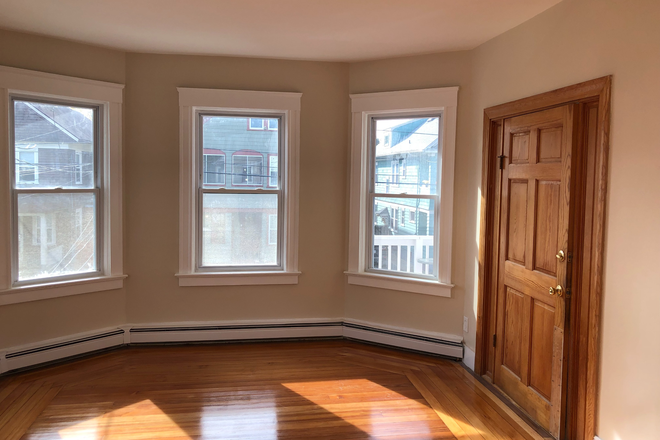 Living Room - Great 2 Bedroom in Hope Village