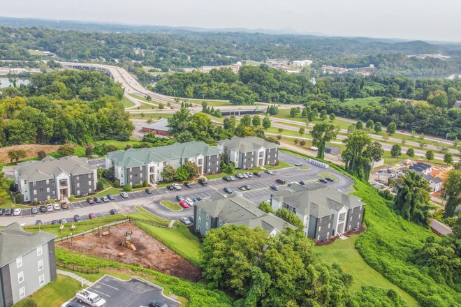 Beautiful views abound - The Heights of Knoxville! Discounted one bedroom located in fabulous apartment convenient to UT's C