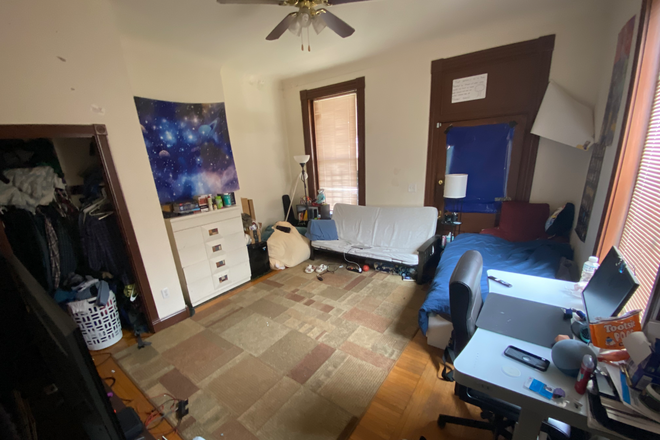 Room 1 first floor - 235 Fosdick Street, 3 rooms available House