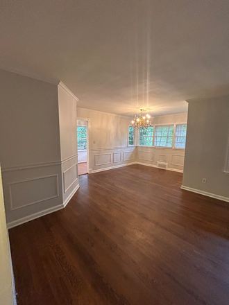 Upstairs dining room - Beautiful Home Near Emory