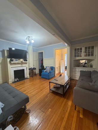 Call NOW for showings! 617-236-8550 - PARK DR - AUDUBON CRCL! TOP FLR TRUE 3BR AVAIL *9/1/2026* W/ LIVING RM, HEAT INC, LNDRY IN BLDNG!