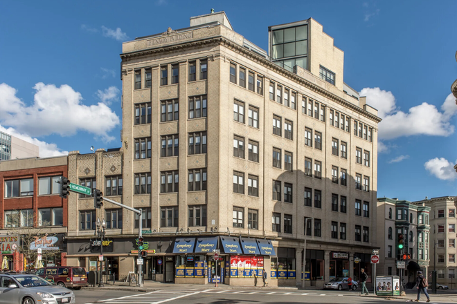 A - SPACIOUS STUDIO RIGHT BY BERKLEE, BACK BAY AND FENWAY