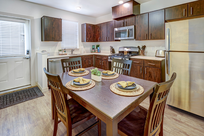 kitchen and dining - Relet:2BR thome for PU faculty/staff only-S. Stanworth Dr-Princeton