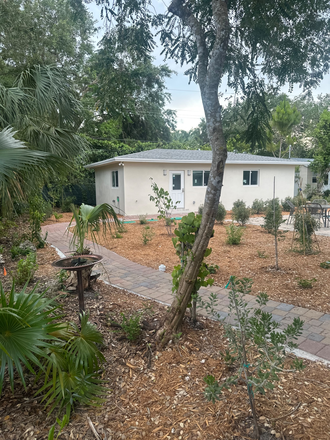 Exterior View - Spacious, private and detached 2BR/2BA Cottage near UM & Baptist