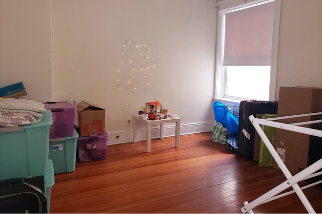 Bedroom for rented - see video for full detail - Bedroom in between BC and BU campus - 15 Mount Hood Rd
