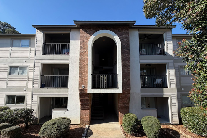 - Court Square Condos Unit D-102