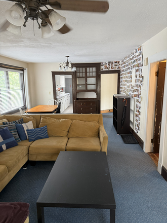 Living Room with dining area - 2nd & 3rd Floor of two family house close to campus - No Fee