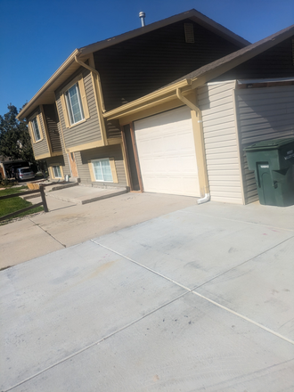 Front of house - ROOM FOR RENT. MAID SERVICE! FREE UTILITIES!