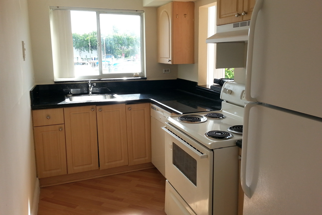 kitchen - Serenity on the River Apt- <1 mi from Med School