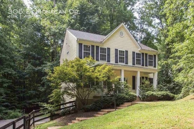 Fenced front lawn - Home 4BR, 29N Carrsbrook Sub., Minutes to UVA, Cul-de-Sac, Fenced, quiet