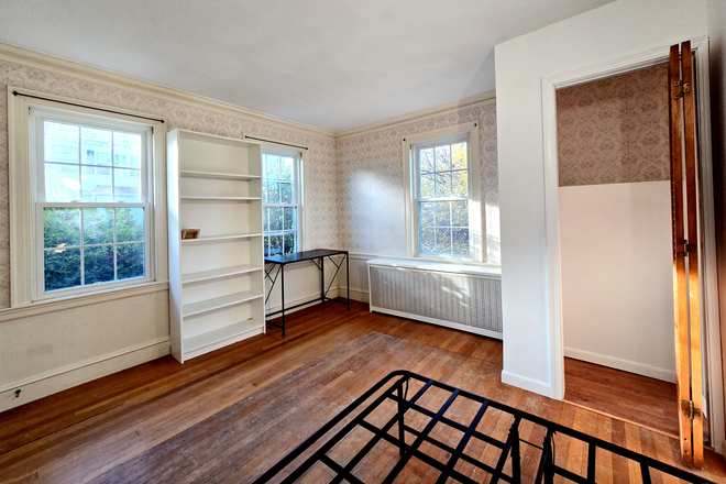 Bedroom - Available Now, No fee! Lg private room for rent, 5' walk to BC and T station to downtown House