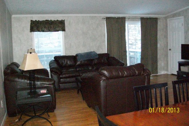 LR - Newer 4 Bedroom, walk to UCONN & shuttle, 22 Hanks Hill Rd. Storrs House