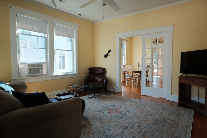 Living Room - House 3 Miles from LU- 318 Sussex (Prof. Love)