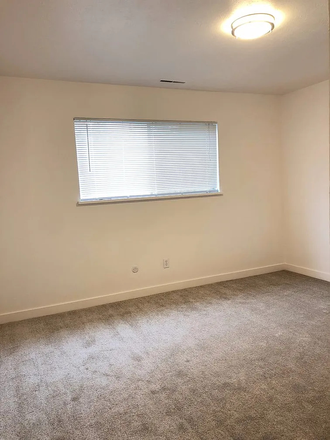 Bedroom - Apartment close to campus & downtown