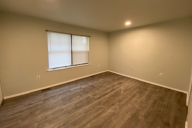bedroom 1 - Renovated 2BR townhome-O'Neill Ct-Lawrenceville