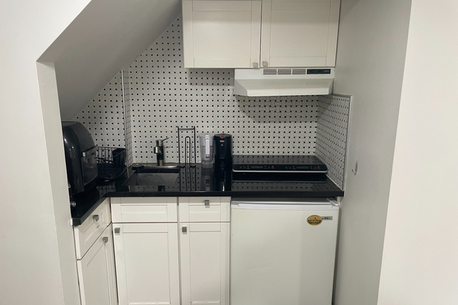 Kitchen - 2 Bedroom Basement Apartment 1 Mile from AU Campus