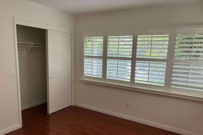 Bedroom - SINGLE BEDROOM FOR RENT, VERY CLOSE TO CAMPUS (10 MIN WALK) House