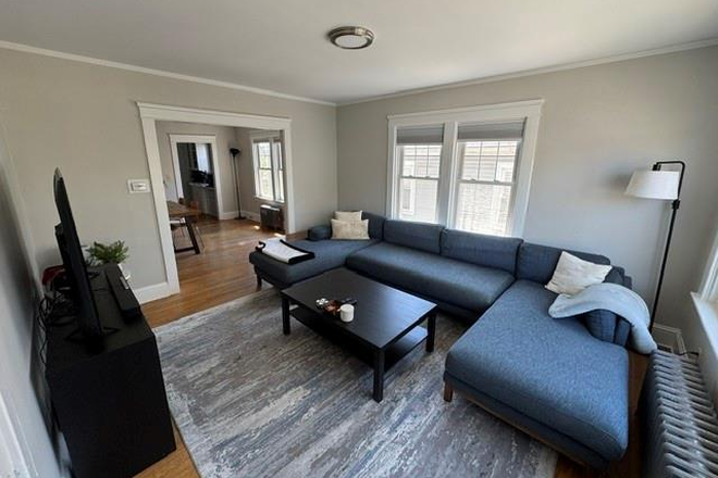 living room - Three bedroom apartment with in unit washer/dryer in Wayland Square/East Side