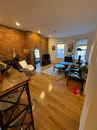 Call NOW for showings! 617-236-8600 - NORTHAMPTON ST - CHARMING BROWNSTONE 2BR/1BA AVAIL *9/1/2026* W/ FREE LNDRY IN BLDNG, H&HW INC! Apartments