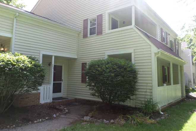 - 2 Bedroom 2 Bath Condo 2 Car Garage