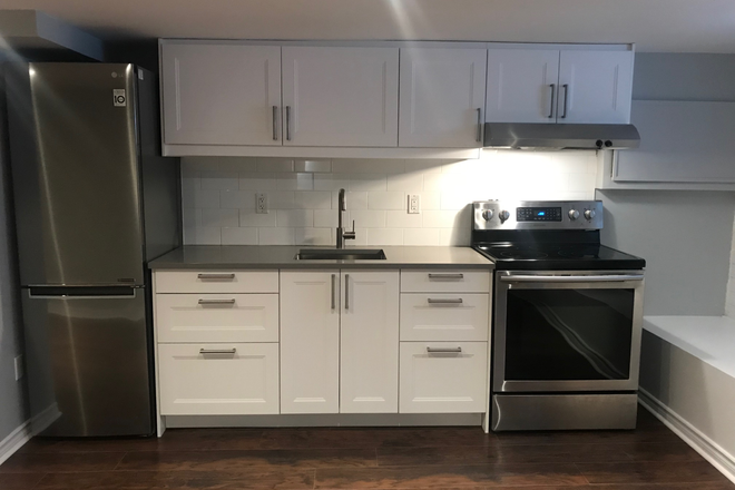 Kitchen - Scarborough BLUFFS- 1 Bedroom Renovated Apt with Parking & Patio