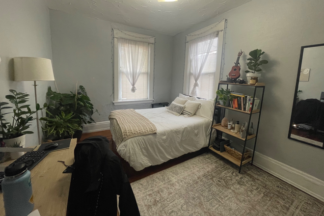 - Boutique 2bedroom Apartments Block from campus