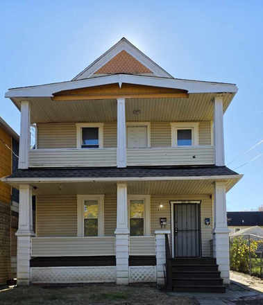 Exterior view - 3 bed/ 2 bath/ washer & dryer Duplex