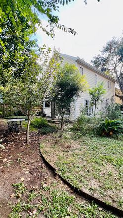 - Quiet 2 story garden house blocks from Rice/TMC; new kitchen & W/D, 9’ ceiling, Saltillo, terrazzo