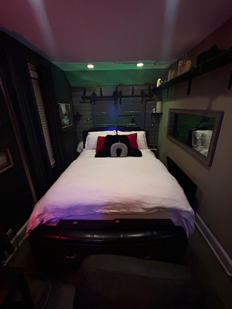 - FURNISHED (BEDROOMS+) FOR RENT NEAR BROWN