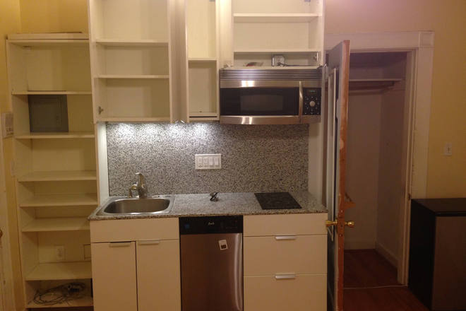 Kitchenette - Lovely studio on St Stephen St