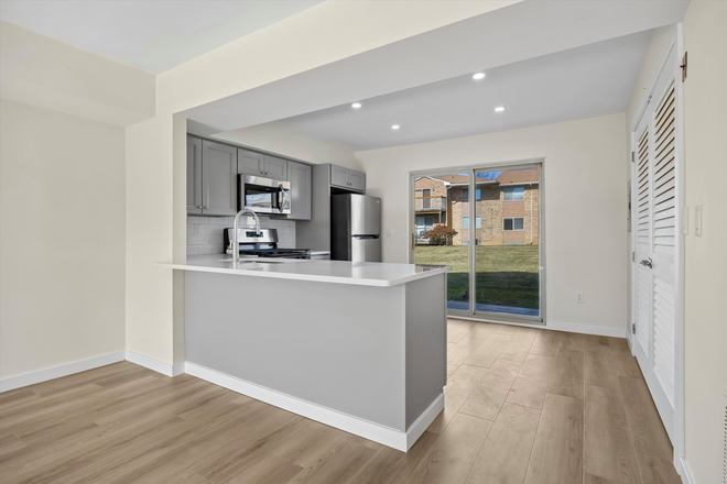 Kitchen - 1BR condo-Bradley Ct-Princeton