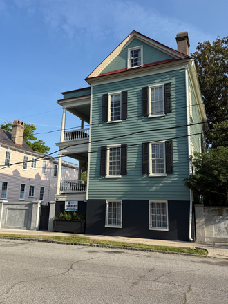 Walk up to 38 Bull - Historic Downtown Gem - Walk to MUSC! House
