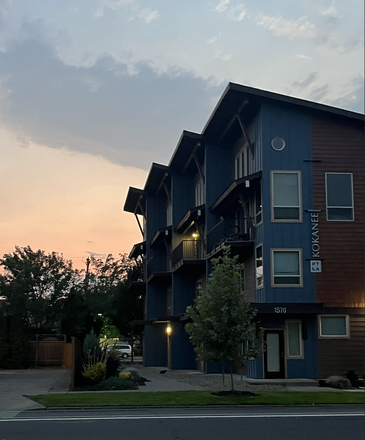 Outside Street View - Kokanee Place Unit A, 20 Minute Walk From Knight Library, Large Sun-Soaked Living Room Townhome