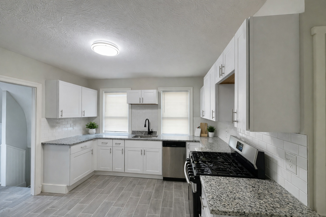 kitchen - 2 Bed on Goulding fox point neighborhood