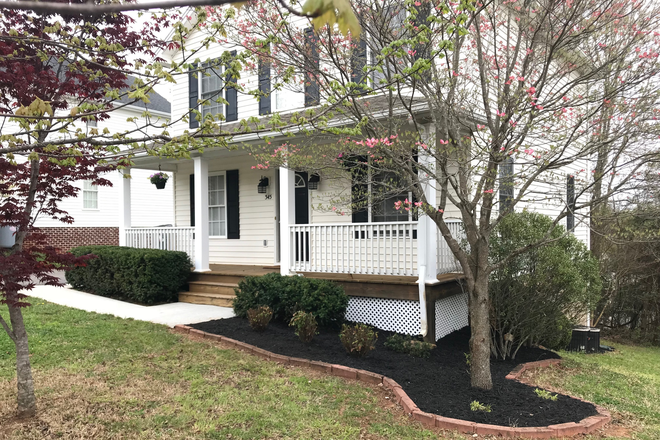 Outside street view of House - 🏡✨ HOUSE FOR RENT — Perfect for Liberty University Students! ✨